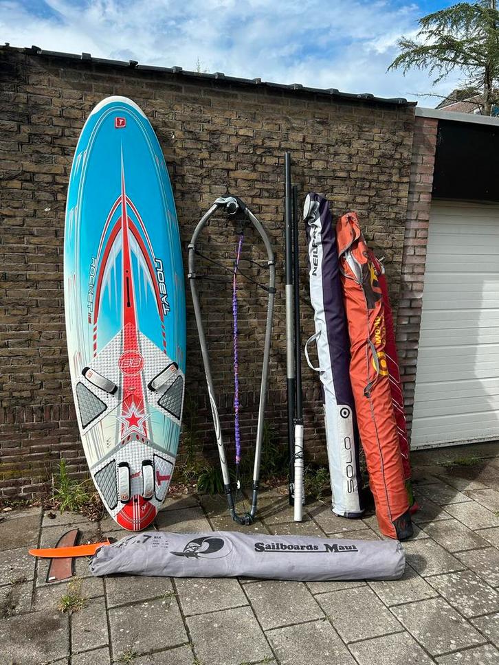Complete windsurfset; Tabou Rocket 115L, Watersport en Boten, Windsurfen, Gebruikt, Complete set, Minder dan 250 cm, Met vin(nen)