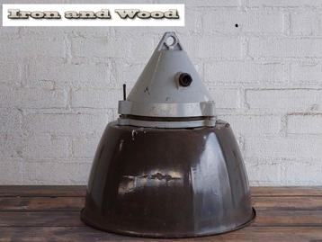 Industriele oude emaille lamp/ hanglamp met stolp / D38 H41 beschikbaar voor biedingen