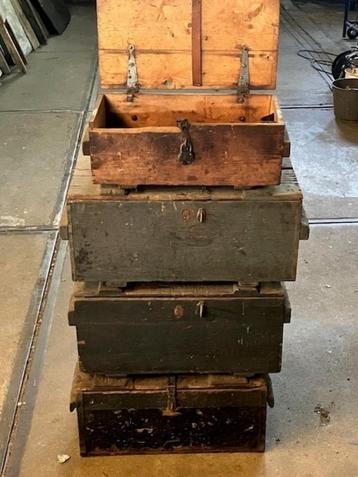 houten kisten vintage beschikbaar voor biedingen