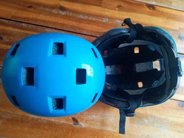 Blauwe Skate/fietshelm merk Oxelo van Decathlon. Mt 47-52 cm beschikbaar voor biedingen