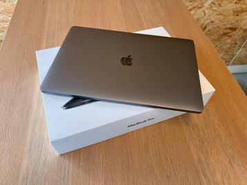 MacBook Pro 15" 2016 i7 16GB/512GB - Zeer Netjes! beschikbaar voor biedingen