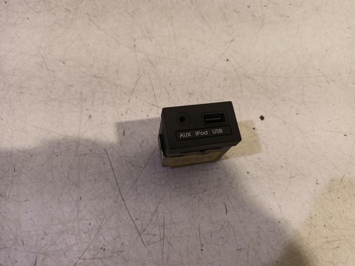 AUX poort Kia Venga, Auto-onderdelen, Elektronica en Kabels, Kia, Gebruikt, Herkomst onderdeel bekend, 12 maanden garantie, Ophalen of Verzenden