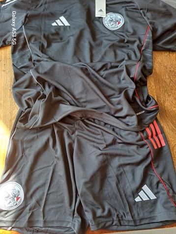 Ajax trainings set(nieuw) beschikbaar voor biedingen