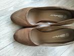 Nauwelijks gedragen donkerbruine pump van dolcis mt 37, Kleding | Dames, Schoenen, Dolcis, Pumps, Bruin, Ophalen of Verzenden