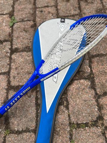 Blauw-grijze Dunlop Max Ti squashracket in zeer goede staat beschikbaar voor biedingen