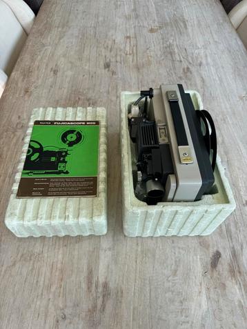 Filmprojector Fujicascope M25 met Diascherm beschikbaar voor biedingen