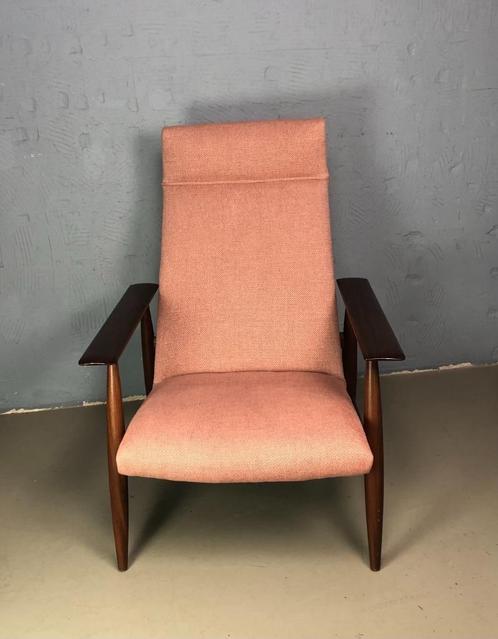 Scandinavisch teak 'heren' fauteuil, Huis en Inrichting, Fauteuils, Zo goed als nieuw, Hout, Stof, 50 tot 75 cm, Minder dan 75 cm