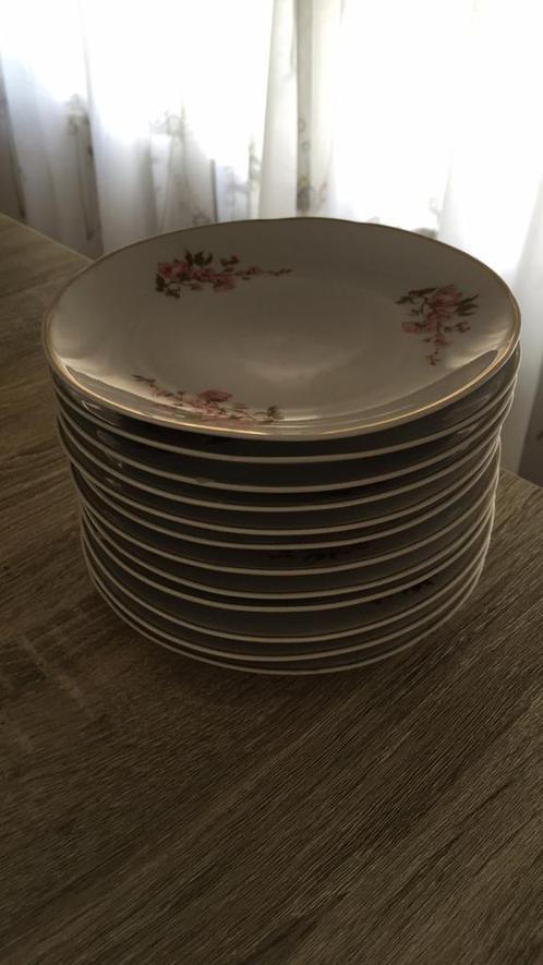 12 oude gebaksbordjes van merk WVL, Huis en Inrichting, Keuken | Servies, Aardewerk, Ophalen