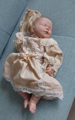 Porseleinen babypop in zeer goede staat, Ophalen, Zo goed als nieuw, Babypop