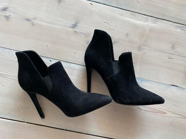 Schitterende KENDALL + KYLIE (Kardashian) pumps maat 40, Kleding | Dames, Schoenen, Zo goed als nieuw, Pumps, Zwart, Ophalen of Verzenden