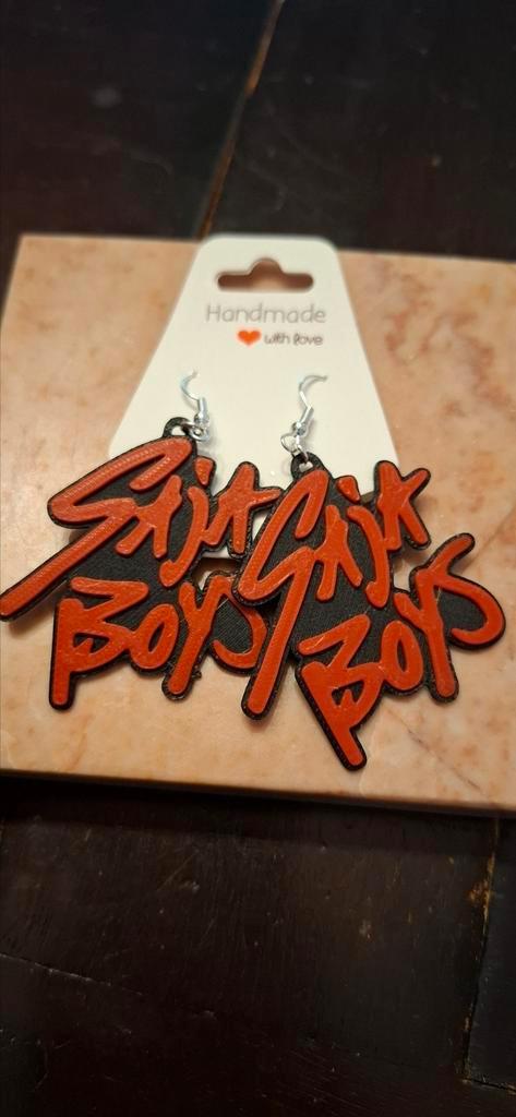 K-pop demon hunters fanart oorbellen Saja Boys, Sieraden, Tassen en Uiterlijk, Oorbellen, Nieuw, Hangers, Overige materialen, Zwart