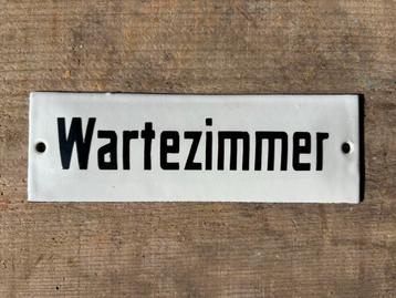 Emaille bord wartezimmer carlotte antiek en brocante beschikbaar voor biedingen