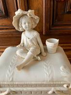 Fraai antiek biskwie porselein doosje met kindje ., Ophalen of Verzenden