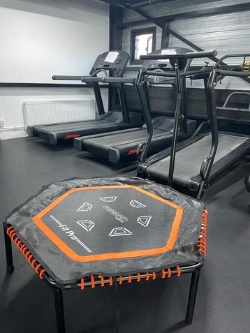 8 Sport Trampolines voor Lessen beschikbaar voor biedingen