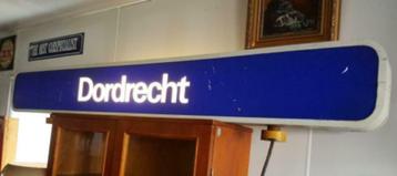 Uniek lichtbak van centraal station Dordrecht, werkt 100% beschikbaar voor biedingen