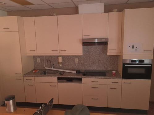 Keuken 2,4 mtr met inbouwapparatuur en 2 hoge kasten 3,6 mtr, Huis en Inrichting, Keuken | Complete keukens, Gebruikt, Enkelwandige keuken