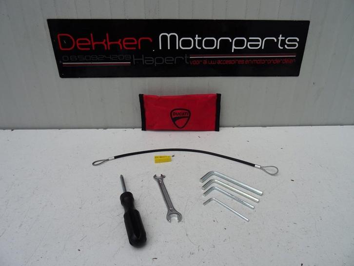 Gereedschap set / Tool kit Ducati Streetfighter 955 V2 2022, Motoren, Onderdelen | Ducati, Ophalen of Verzenden