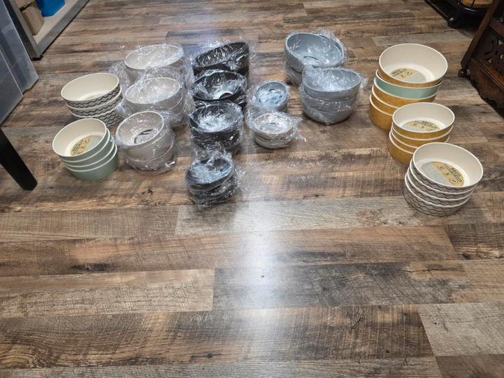 Nieuwe Honden en katten eet en drink bakken 54 stuks, Dieren en Toebehoren, Hondenvoerbakken en Drinkbakken, Nieuw, Ophalen of Verzenden