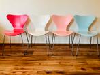 Fritz Hansen vlinderstoelen, roze, d.roze, wit, lichtblauw, Huis en Inrichting, Stoelen, Ophalen, Gebruikt, Overige kleuren, Design