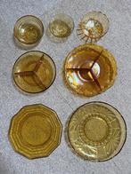 Amberkleurige schalen van glas, Ophalen