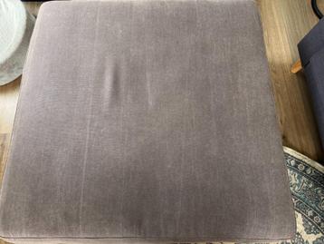 poef beschikbaar voor biedingen