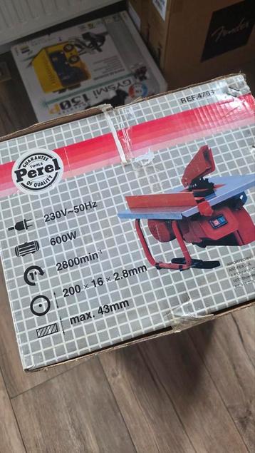 Perel MJ10200

tafelcirkelzaag 600W beschikbaar voor biedingen