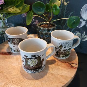 3 Japanse retro mokken. 8 cm doorsnee en 8 cm hoog.  beschikbaar voor biedingen