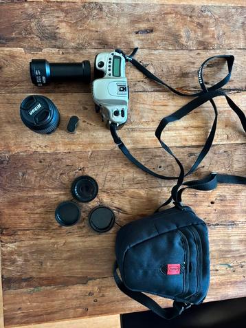 Nikon F50 spiegelreflexcamera met lens en tas beschikbaar voor biedingen