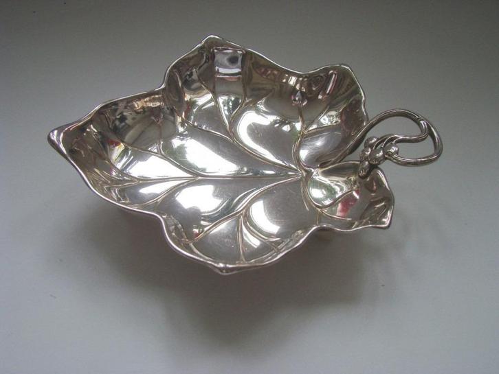 verzilverd schaaltje ~ model druivenblad, Antiek en Kunst, Antiek | Goud en Zilver, Zilver, Ophalen of Verzenden