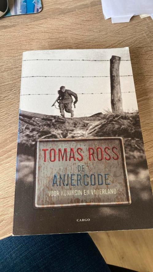 Thomas Ross - De anjercode, Boeken, Thrillers, Zo goed als nieuw, Nederland, Ophalen of Verzenden