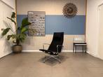 Vitra | Eames | EA 124 | Zwart Hopsak | 1x, Huis en Inrichting, Vitra, Gebruikt, 100 tot 125 cm, Ophalen of Verzenden