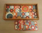 Dienblad + 6 onderzetters geometrische 60s print (vintage), Ophalen of Verzenden, Gebruikt, Rechthoekig, Hout