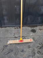 Stevige bezem – klaar voor elke schoonmaakklus!, Tuin en Terras, Hand-tuingereedschap, Ophalen, Gebruikt, Bezem