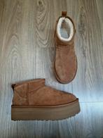 UGG classic ultra mini platform plateauzool zo goed as nieuw, Lage of Enkellaarzen, Ophalen of Verzenden, Bruin, Zo goed als nieuw