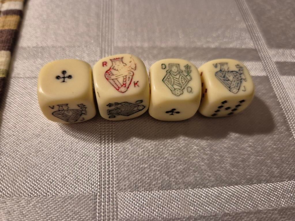 Poker Dobbelstenen, Ophalen, Gebruikt