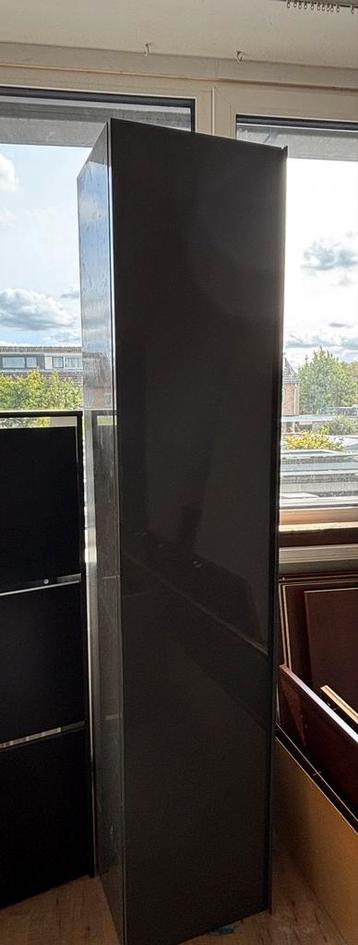 Badkamer kast - Moderne kast met glanzende afwerking beschikbaar voor biedingen
