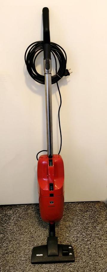 Miele vintage steelstofzuiger Model S144 Type HS07 ROOD beschikbaar voor biedingen