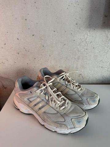 adidas Response CL Crystal White, EU 44 beschikbaar voor biedingen