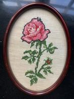 Lief geborduurd roosje in lijst brocante, Antiek en Kunst, Ophalen of Verzenden