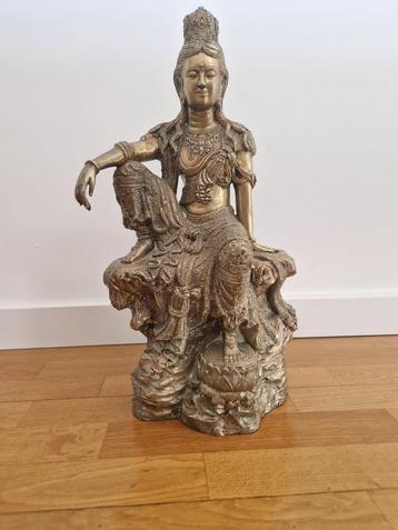 Bronzen kwan-yin beeld van bijna 8 kg beschikbaar voor biedingen