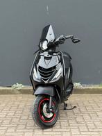 Piaggio Zip iGet 2021 BROM FULL BLACK LED SP NIEUWSTAAT, Ophalen, Maximaal 45 km/u, Zip, Zo goed als nieuw