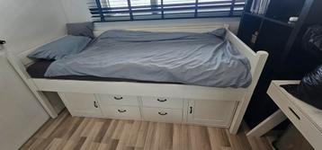 Houten halfhoogslaper eenpersoonsbed beschikbaar voor biedingen