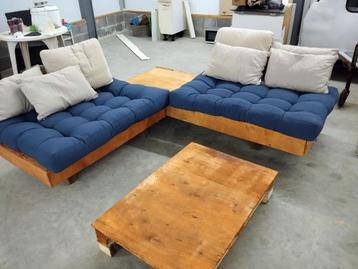 Palletbanken (Loungebanken) + tafel beschikbaar voor biedingen