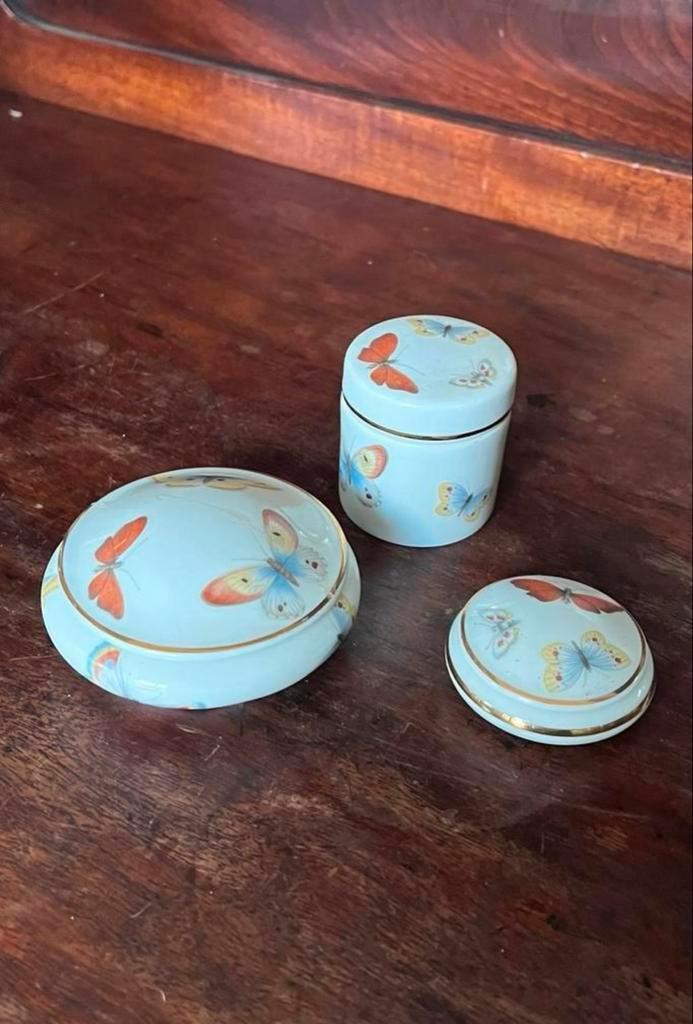 3 Limoges porseleinen sieradendoosjes met vlinderdecor, Antiek en Kunst, Antiek | Porselein, Ophalen of Verzenden