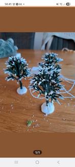 Kerstdorp bomen met gekleurd licht 3volt, Ophalen of Verzenden, Zo goed als nieuw