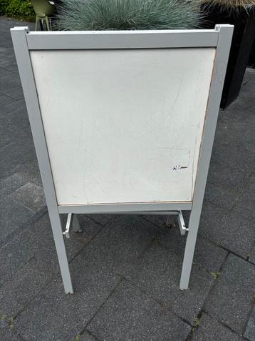 Schoolbord krijtbord ikea mala. Gratis beschikbaar voor biedingen