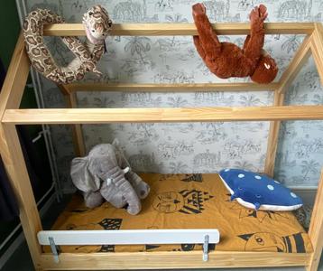 Peuterbed 1 jaar oud incl lattenbodem en matras beschikbaar voor biedingen