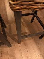 2 Leuke Rotan Barkrukken met Houten Poten, Huis en Inrichting, Barkrukken, Gebruikt, 60 tot 90 cm, Ophalen of Verzenden, Hout