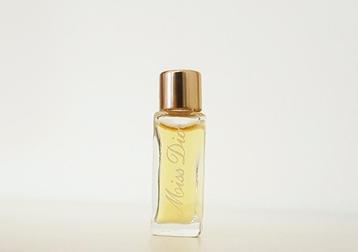 Vintage Dior parfum micro miniatuur Miss Dior - P beschikbaar voor biedingen
