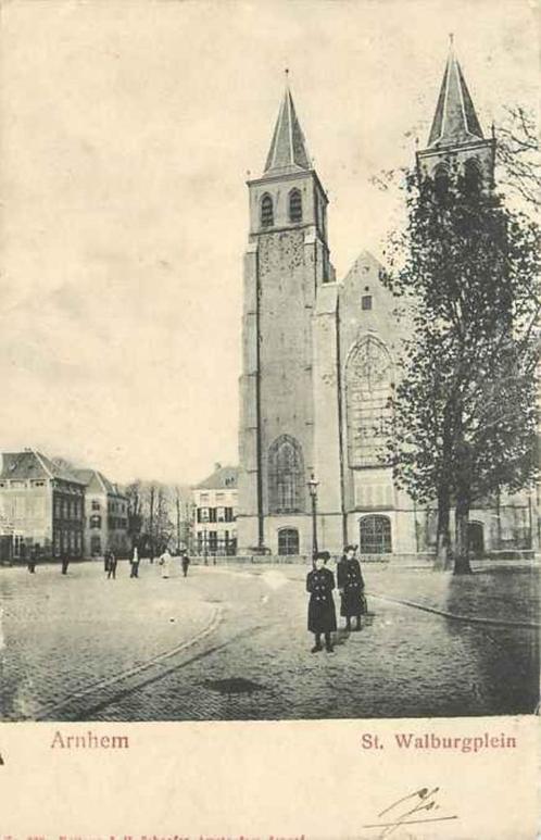 (301-083-035) Arnhem St Walburgplein, Verzamelen, Ansichtkaarten | Nederland, Gelderland, Verzenden